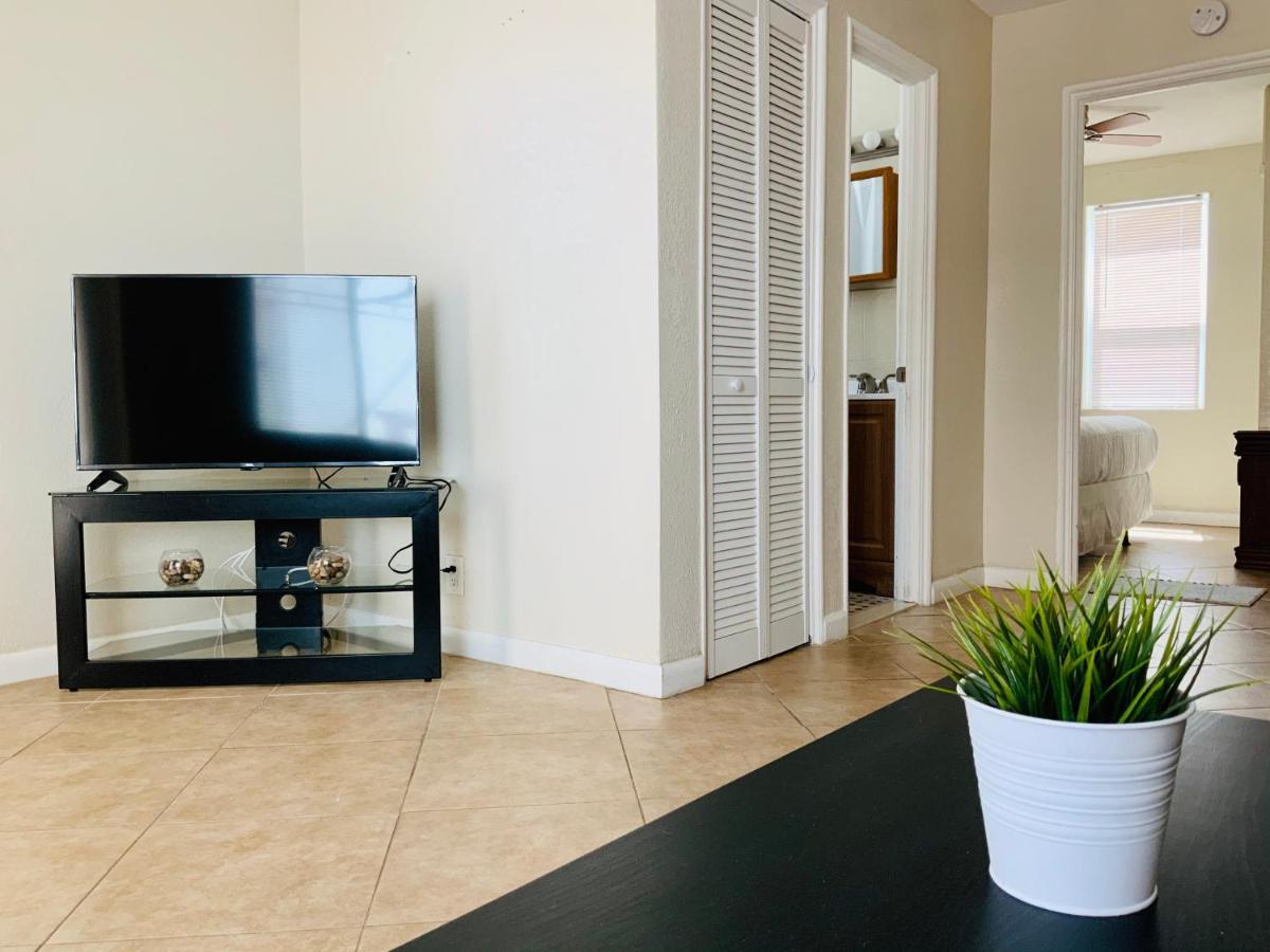 Hollywood Beach Apartments - Walk To The Beach エクステリア 写真